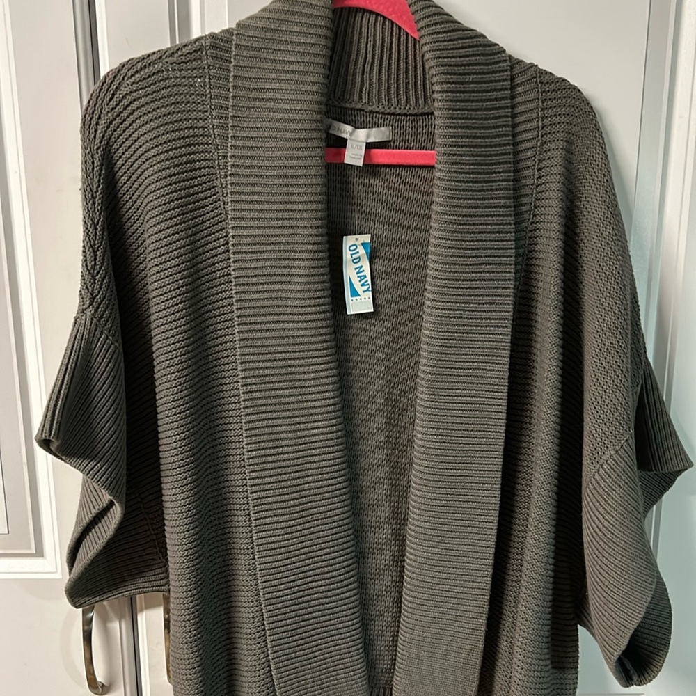 Gray knit sweater with dolman sleeves, beautiful construction gunmetal gray. New